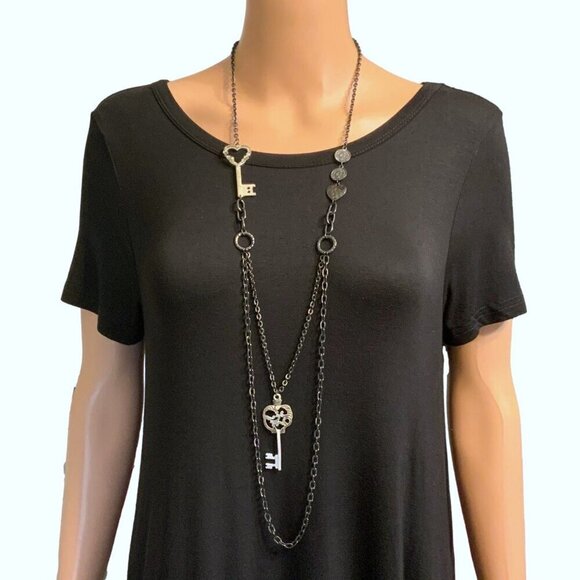 Long Black Chain Necklace With Heart & Skeleton Key Pendants - Picture 2 of 3